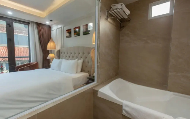 Golden Legend Palace Hotel