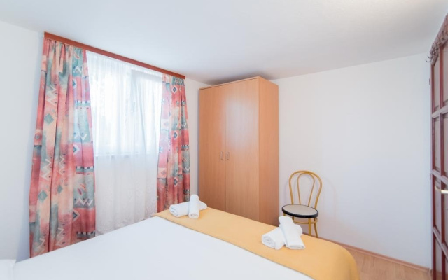Apartment Orange