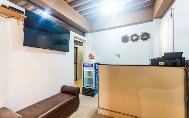 Alt Complex by OYO Rooms
