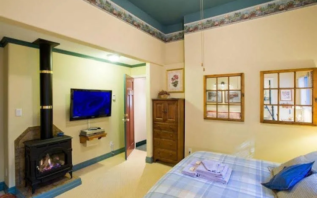 Little Lake Inn B&B