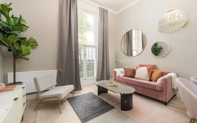 Stunning Notting Hill Apartment PS4