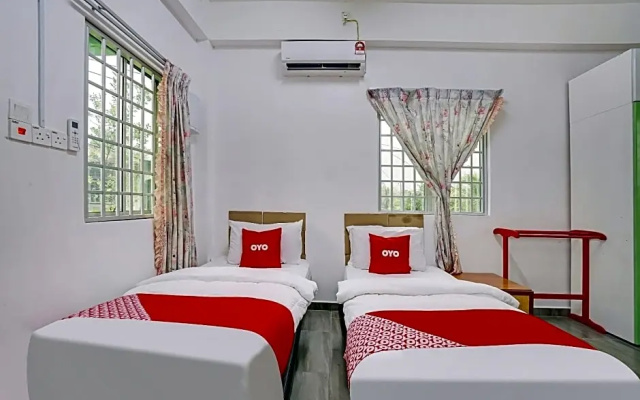 OYO 90462 Padang Besar Green Inn