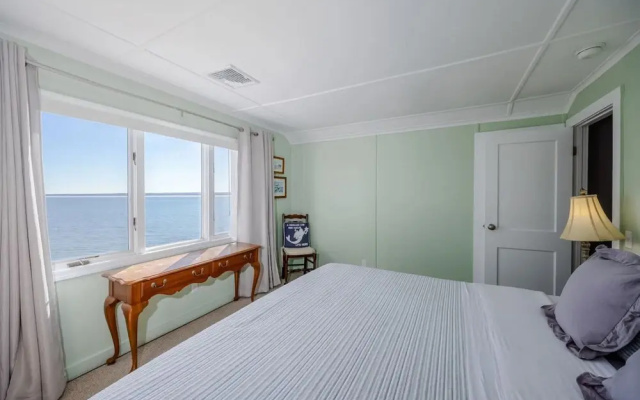 Beachfront Retreat - 5BR Home With Stunning Views