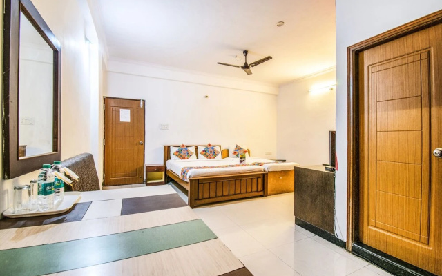 OYO 762 Hotel GMR 18 Grand