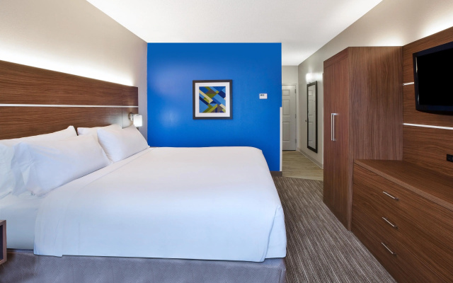 Holiday Inn Express & Suites Manchester by IHG
