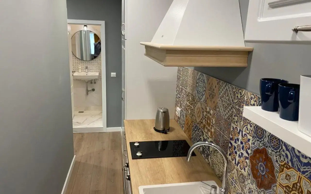 Manhattan Studio with workplace/ Student City