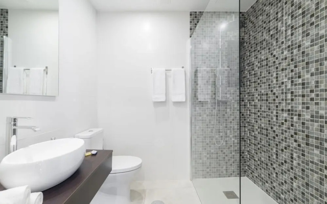 Dot Oporto Flats by Porto City Hosts