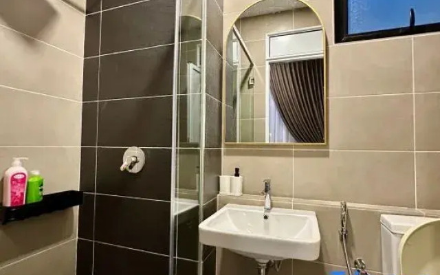 D’pristine 4 bedder sea view condo 36-02A opp legoland