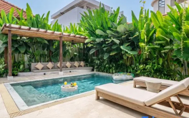 Kaya villa - Serene 3BR Escape w Beach Nearby, Huge Pool&Garden