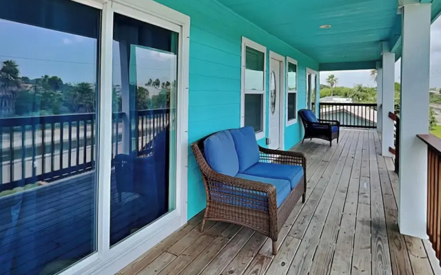 Pura Vida Oasis by Miss Kitty’s