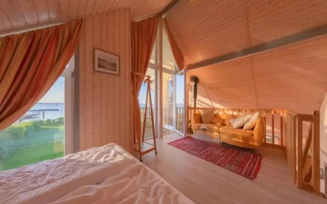 Ferienhaus mit Terrasse und Balkon