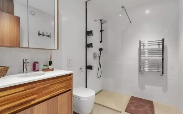 Premium Downtown Queen Apartment KARTULI