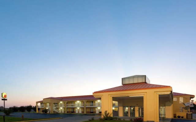 Super 8 Madison/Ridgeland Area