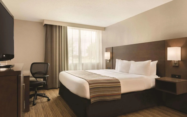 Country Inn & Suites by Radisson, Fergus Falls, MN