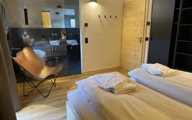 Superior Chalet With Sauna & Hot Tub