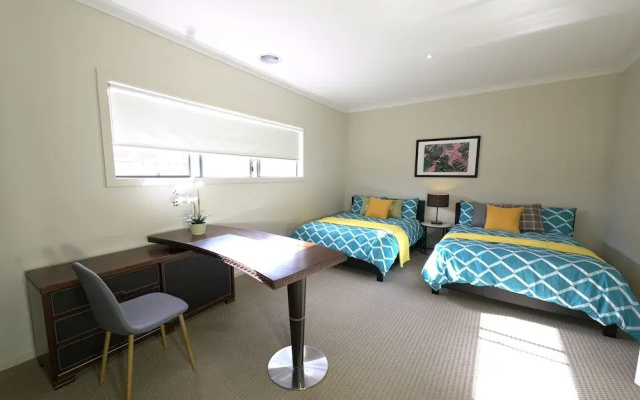 Modern 6BRM House Big Group at Pakenham