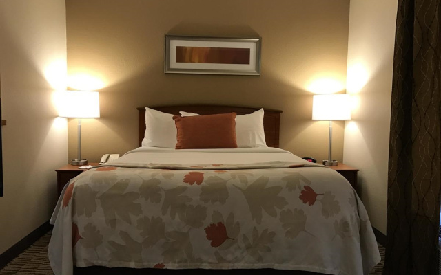 Hawthorn Suites by Wyndham Louisville North