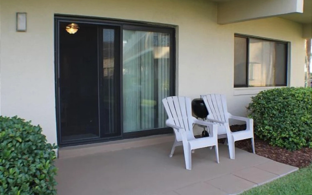 Summerhouse 228 2 Bedroom Condo by RedAwning
