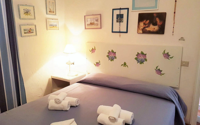 Attractive Holiday Home in Marinella with Balcony