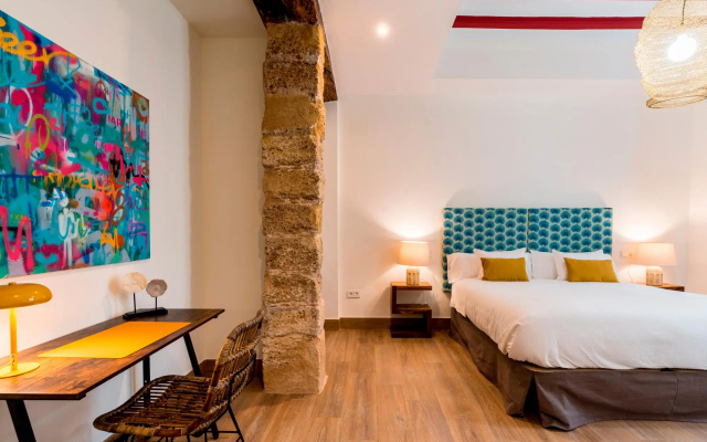 Magnificent 4 Bedroom Apartment in Cadiz Center San Antonio V