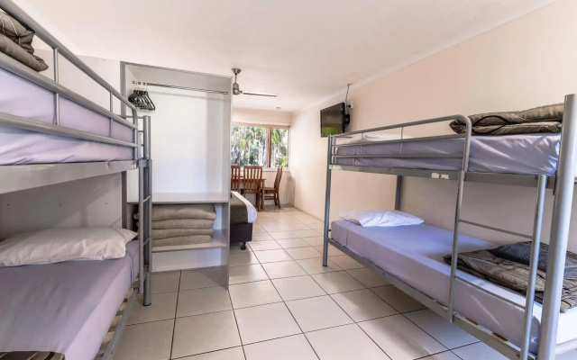 Tin Can Bay Motel