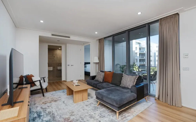 Modern 1-bed Unit With Pool Views and Balcony