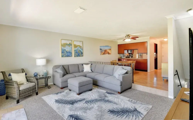 Florida Getaway - Balconies, Grill & Near Beaches!