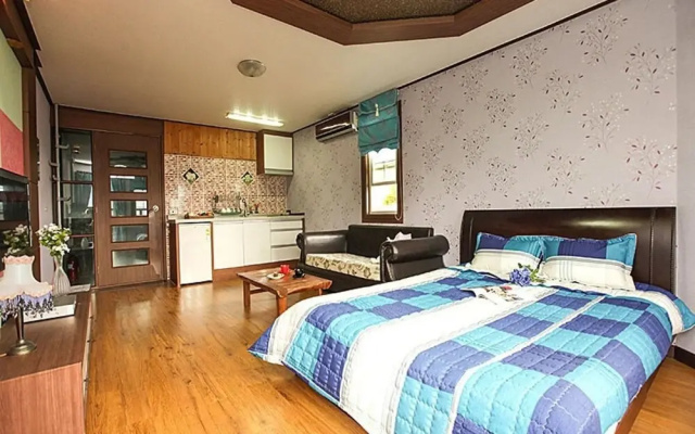 Geojedo Twin Castle Pension
