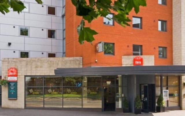 Отель ibis Manchester Centre Princess Street Великобритания, Манчестер - 1 отзыв об отеле, цены и фото номеров - забронировать отель ibis Manchester Centre Princess Street онлайн вид на фасад