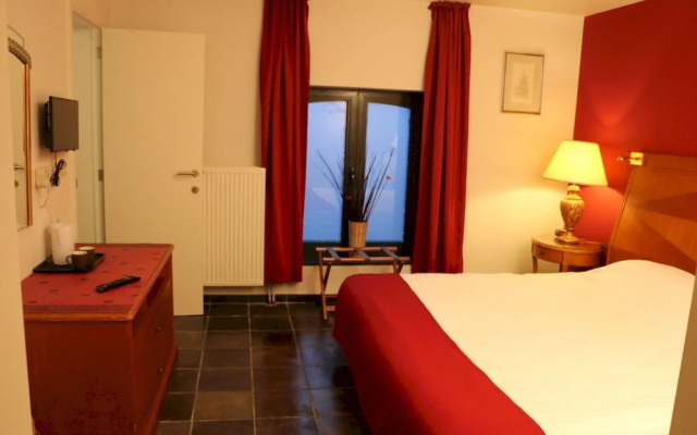 Le Central Hotel