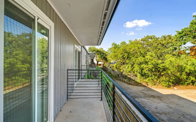 Stylish 2BR Near UT Hyde Park Evonify