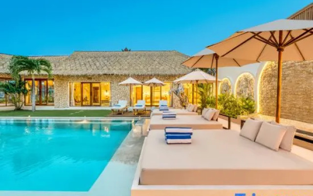 Villa El Gaucho: New 9BDR, Prime Location