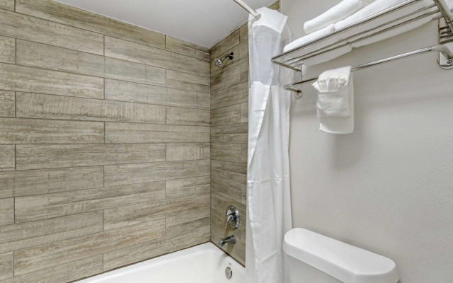 Quality Inn & Suites Orlando East - UCF Area