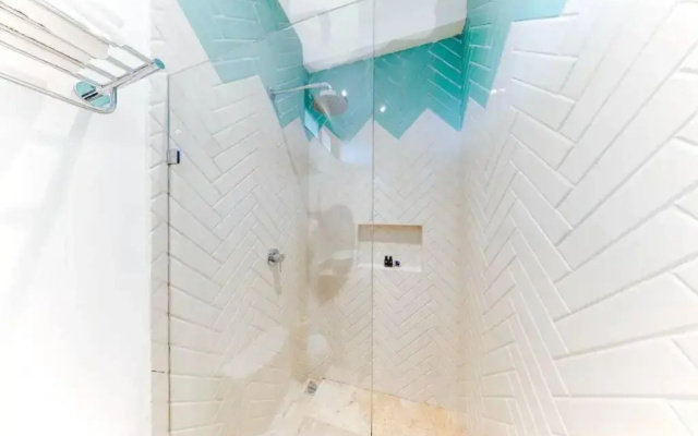 103 Amena Stylish 1BR APT 5min to the BEACH (GYM)