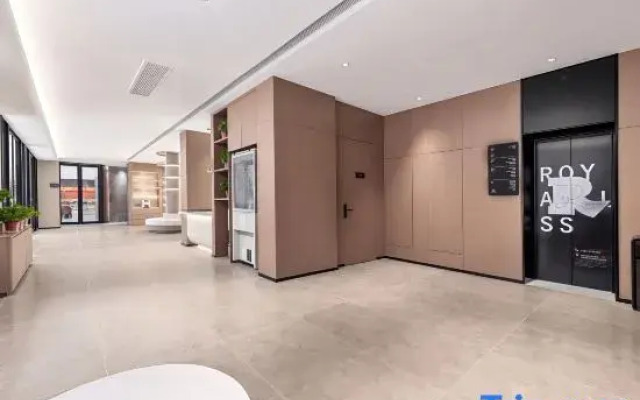 R ROYALSS HOTEL (Luohe Renmin Road Xintiandi Pedestrian Street Branch)