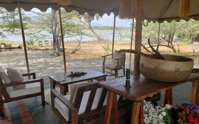 Makubi Safari Camp by Isyankisu