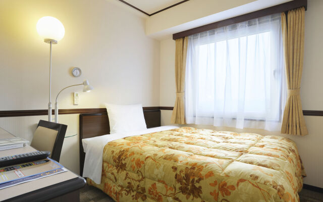 Отель Toyoko Inn Hakata-Guchi Ekimae No.2 Хаката комната для гостей