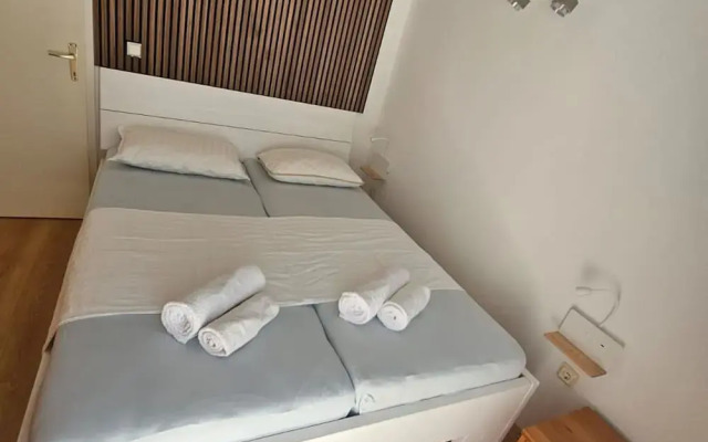 Apartment M & VALENTIN