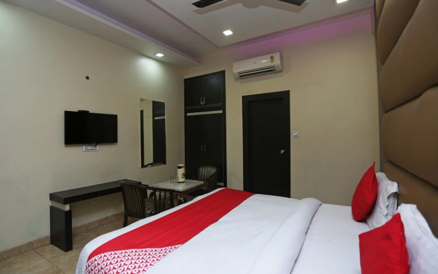 Hotel Samrat BY OYO Rooms