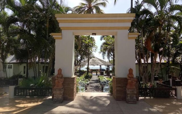 Отель Golden Pine Beach Resort & Spa вид на фасад