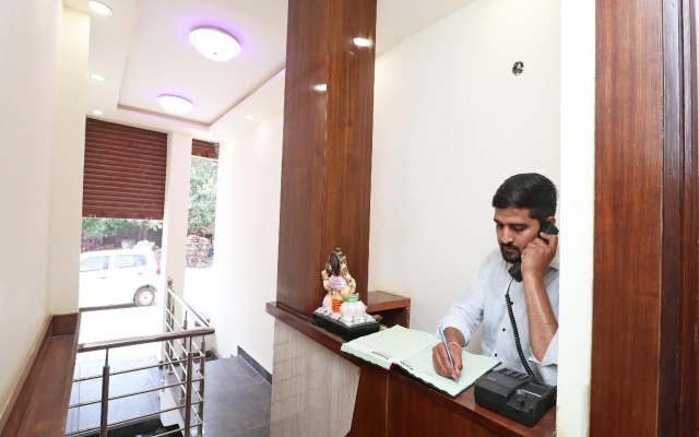 OYO 37078 Hotel Dezzire