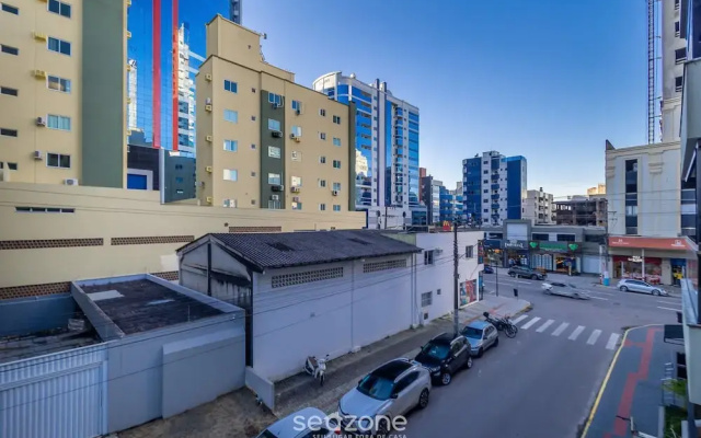 3BR Apt w/ Balcony 240m From Sea Meia Praia Eio203