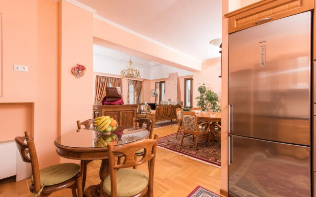 Zeus Residence