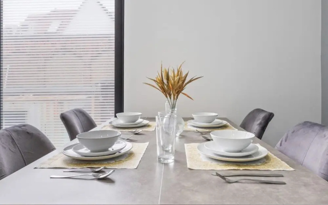 Luxury Sleeps 4 Studio Flat