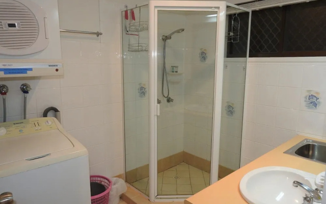 Immaculate First Floor Waterfront Unit - Welsby Pde, Bongaree