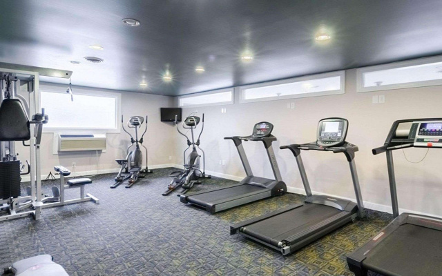 Ramada Inn And Suites