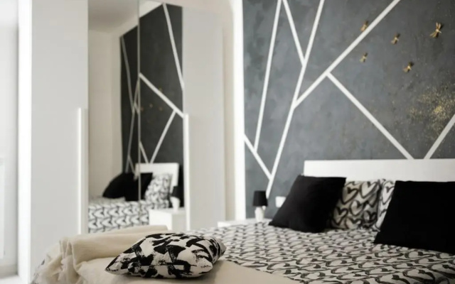 NewLife 8.15 Holiday Home Black