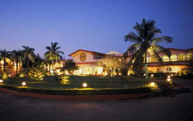 Отель Kenilworth Resort&Spa Индия, Южный Гоа - 1 отзыв об отеле, цены и фото номеров - забронировать отель Kenilworth Resort&Spa онлайн вид на фасад