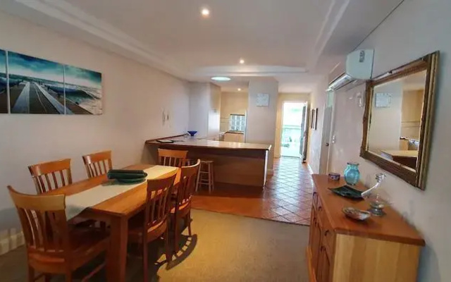 Sea Breeze Luxury Holiday Apartment