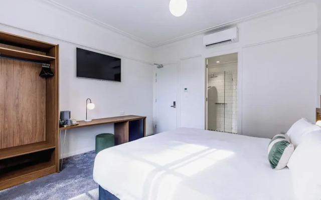 The Lakes Hotel, Rosebery